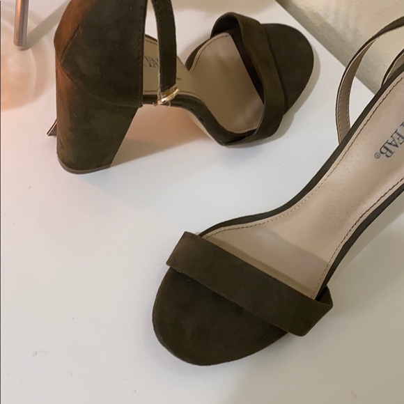 Heels - Picture 2 of 2